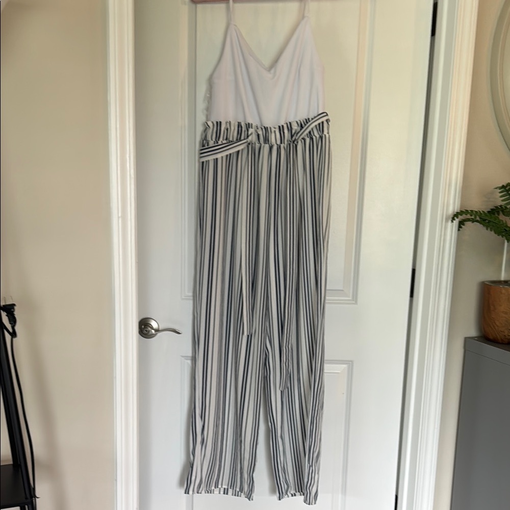 Elegant Black and White Wide-Leg Jumpsuit